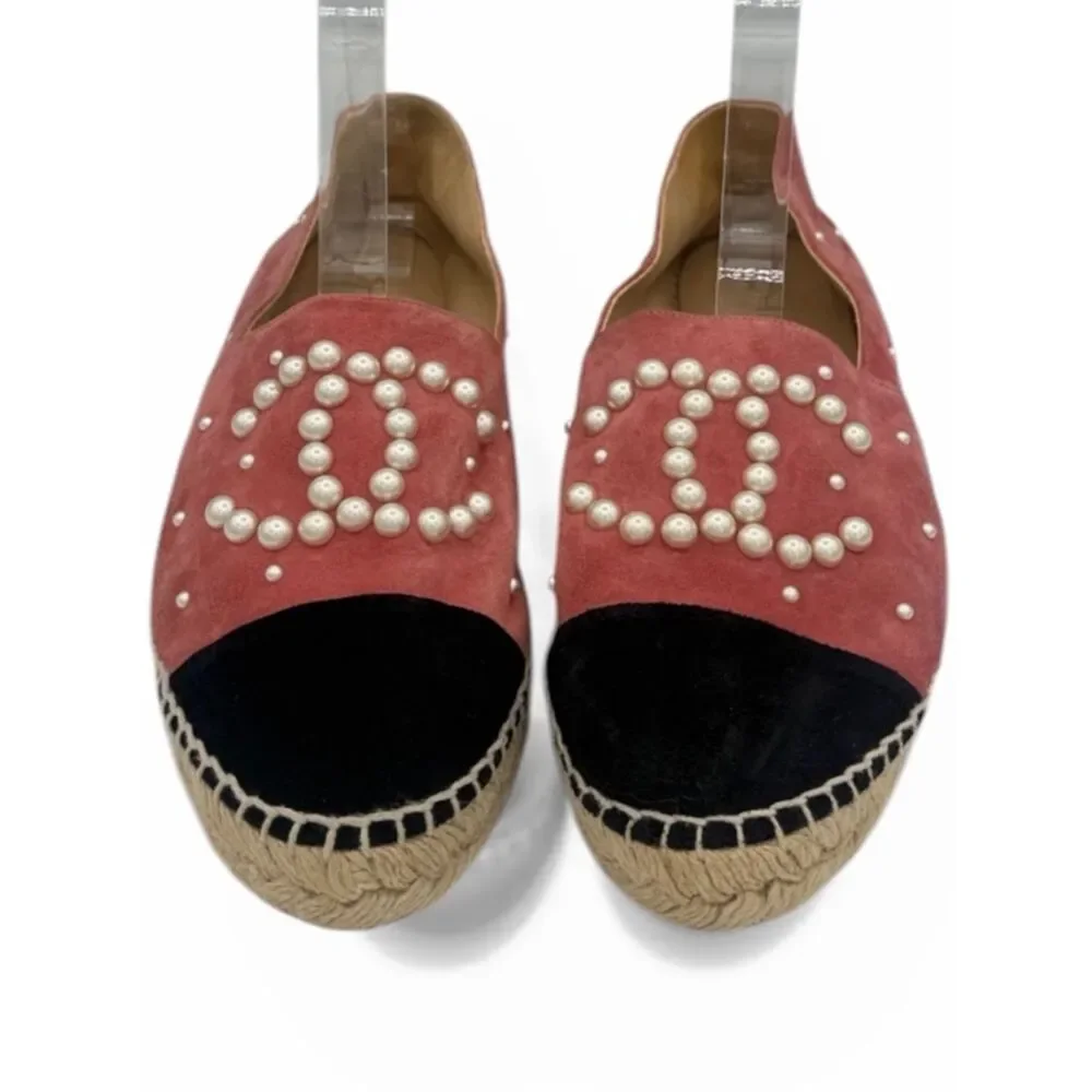 New CHANEL Rose/Black Suede Pearl Logo Espadrilles Size 38/ US 8